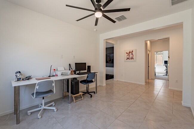 Building Photo - 9724 E Lynx Lk Trl