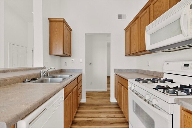 Building Photo - 4200 Ridgeway Ct