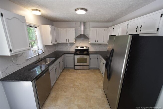 Building Photo - 5050 Summer Ridge Rd