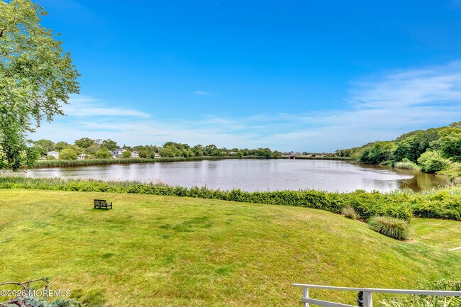 Building Photo - 637 Beacon Blvd