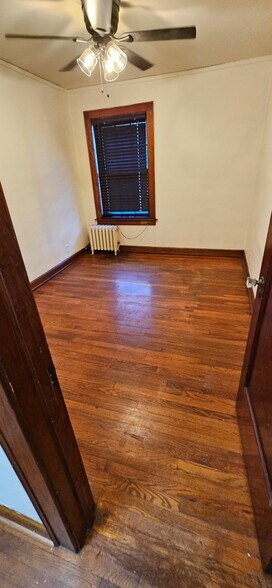 Building Photo - 208 W Sycamore St