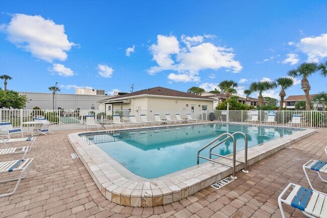 Building Photo - 1531 Placida Rd