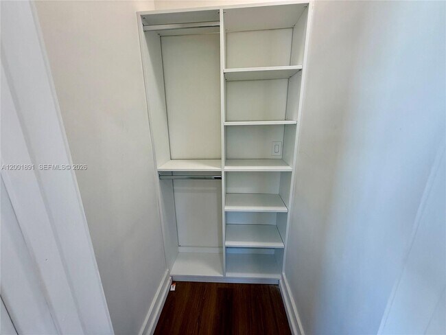 Building Photo - 1535 West Ave