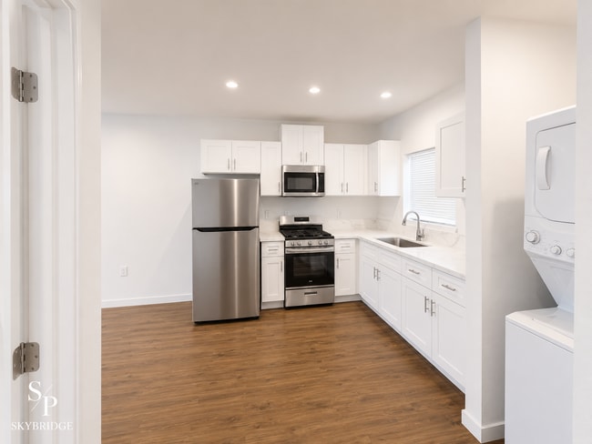 Building Photo - Charming 1-Bedroom ADU with Hardwood Floors – Downey Living at Its Best!