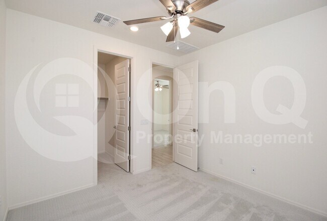 Building Photo - 3037 W la Mirada Dr