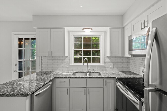 Building Photo - Raleigh 2bedroom 1.5 bathroom townhome- Available Now