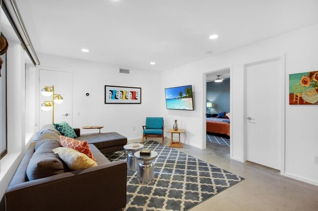 Building Photo - Stylish Ground-Floor Condo in Gated Palm Springs Community