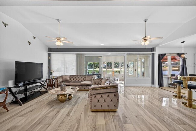 Building Photo - 411 Del Mar Dr