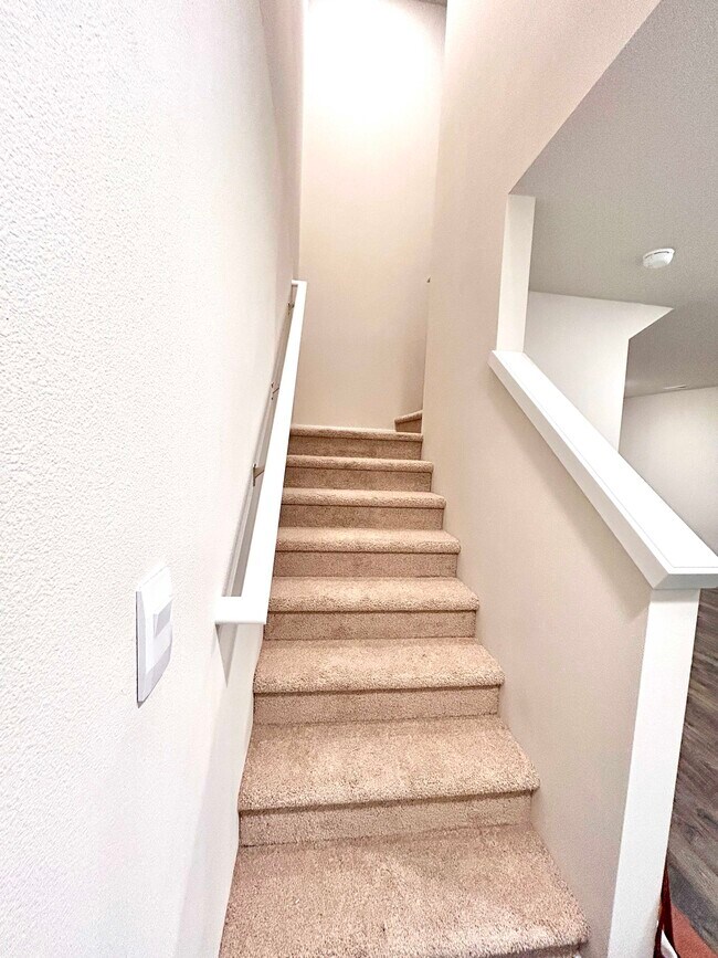 Building Photo - 10407 NE 119th Ave