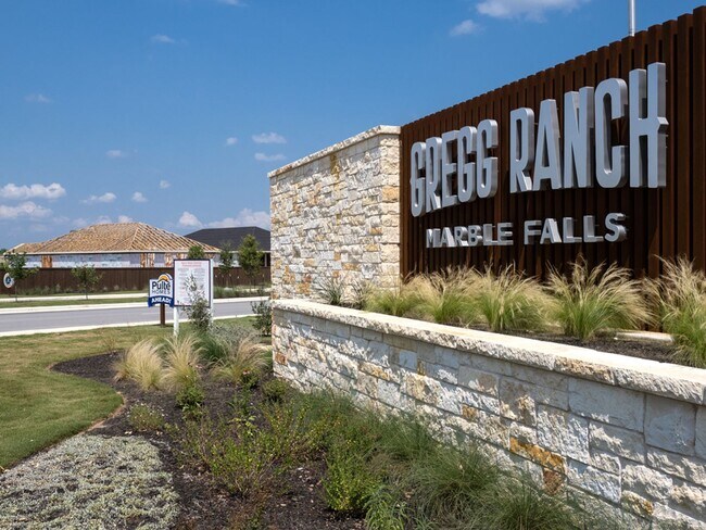 Building Photo - ONE-STORY Home in Marble Falls - 2932 SF with THREE-CAR GARAGE - On a CUL-DE-SAC!