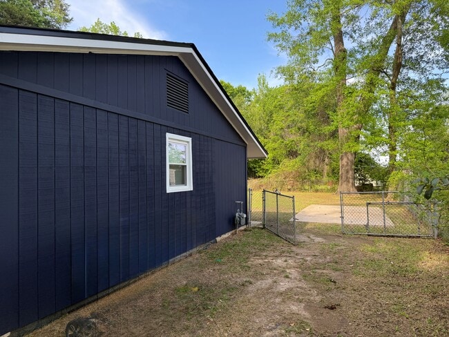 Building Photo - 2210 Fields Ave