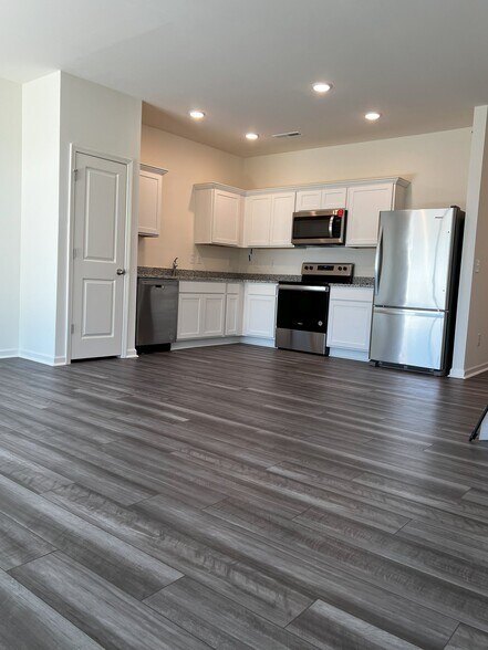 Building Photo - 136 S Chubb Rdg
