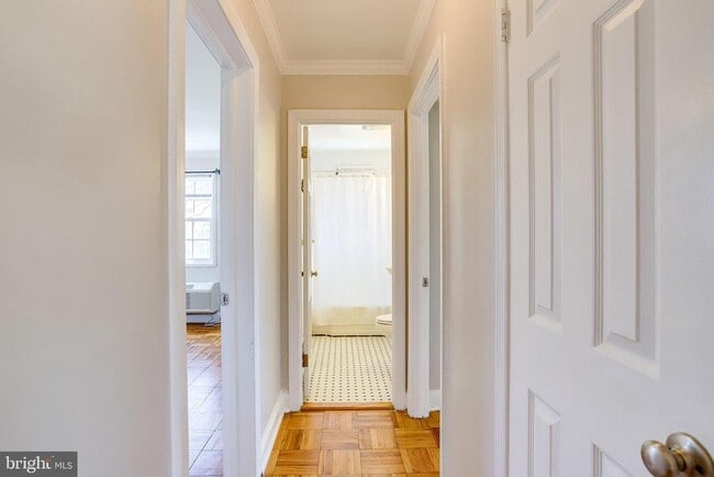 Building Photo - 1716 W Abingdon Dr