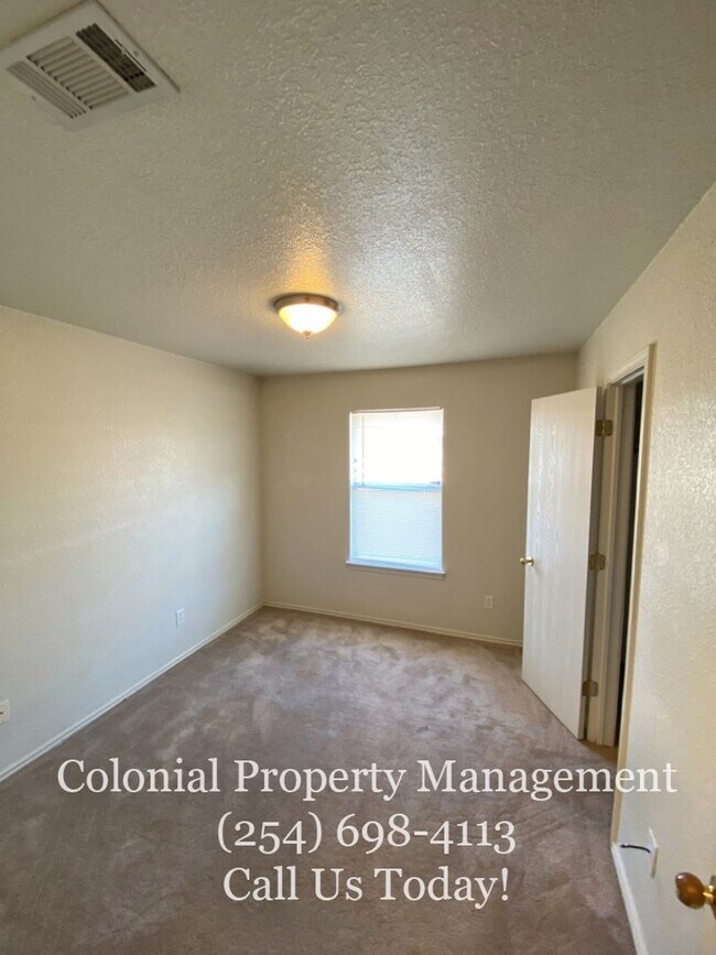 Building Photo - 2805 Alma Dr