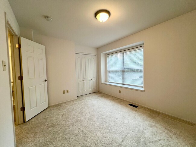 Building Photo - 16858 Crystal Springs Dr