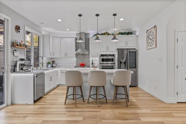 Building Photo - Spacious Detached Home in the Basking Ridge Community