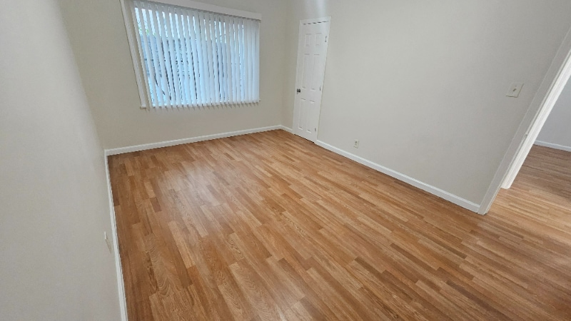 Building Photo - 915 S Ardmore Ave