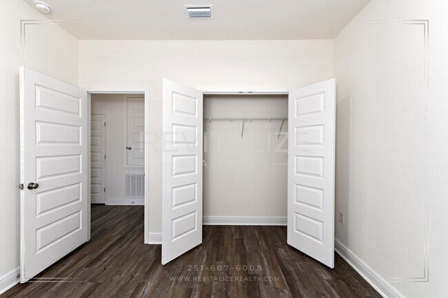 Building Photo - FREE RENT FOR MAY-  4 Bed 2 Bath Daphne Home in Jubilee Farms