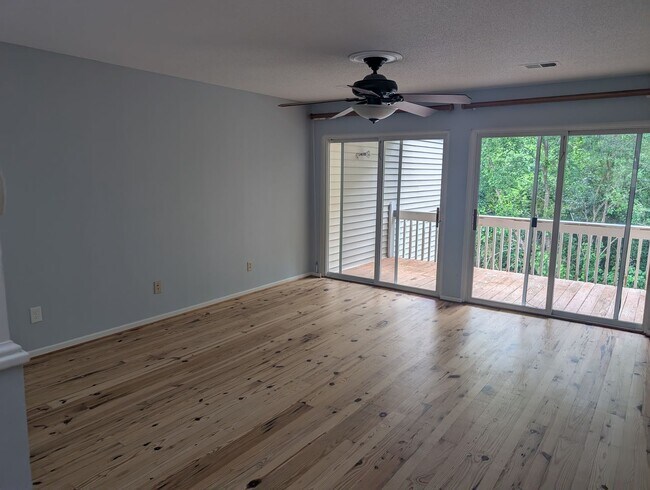 Building Photo - 22 Royal Oaks Dr