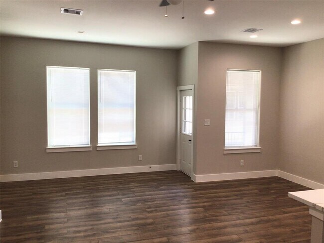 Building Photo - 2109 Marnel Rd
