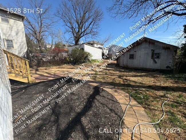 Building Photo - 1528 8th St SE