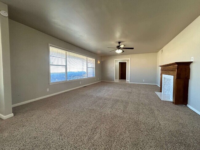 Building Photo - Beautiful Spacious 3/2 Home