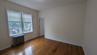 Building Photo - 45-47 Newkirk St