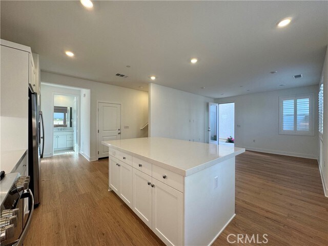 Building Photo - 450 Lobata