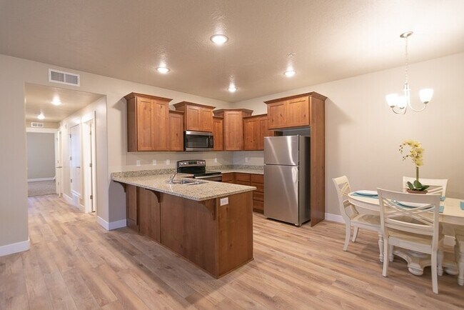 Building Photo - Beautiful Middle Floor Condo in Springville