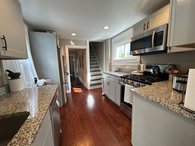 Building Photo - Now Leasing - Beautiful 3-bedroom, 1.5-bat...
