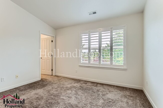Building Photo - ** BEST PRICE ** - Wonderful 3 Bed 3 Bath ...