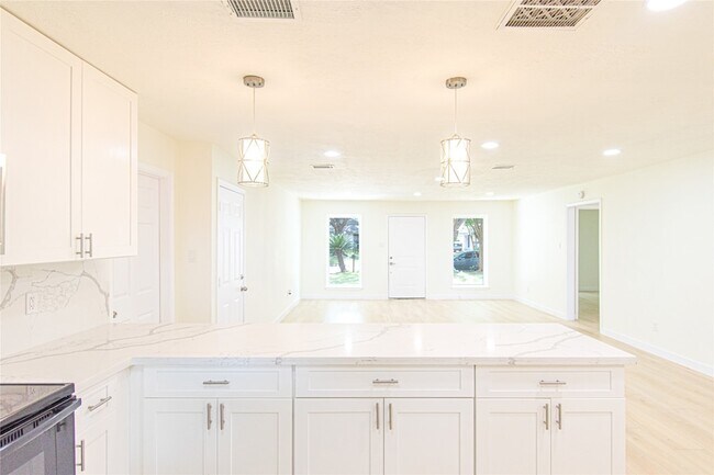 Building Photo - 13619 Elm Ct