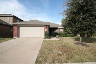 Building Photo - 300 Bluefinch Dr