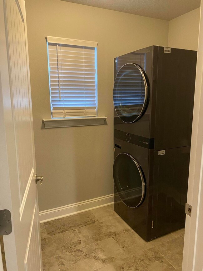 Building Photo - 6841 Nelson St