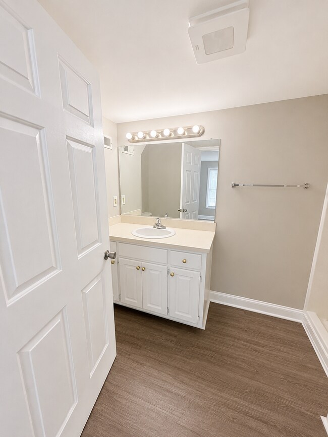 Building Photo - Three bedroom, 2.5 bath house in Graham