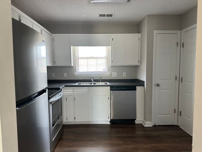 Building Photo - 108 Wayfair Ln