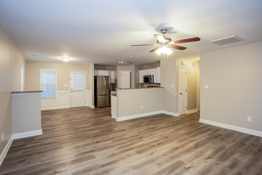 Building Photo - 584 Jackson Terrace SW