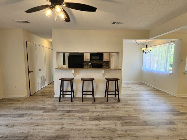 Building Photo - Gulf Shores 2/1.5 condo at Country Club Village