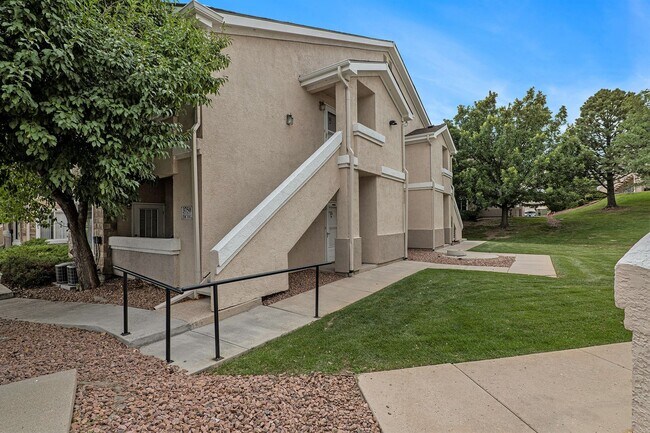 Building Photo - 2 bed, close to Ft Carson. Top Floor unit, Available now