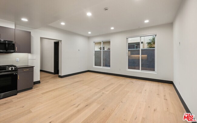 Building Photo - 118 Orlando Ave