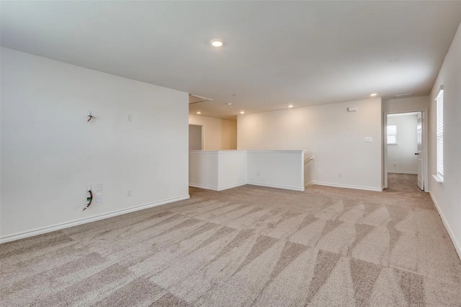 Building Photo - 749 Windsor Dr