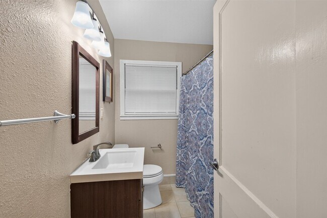 Building Photo - 5418 Grand Lake St
