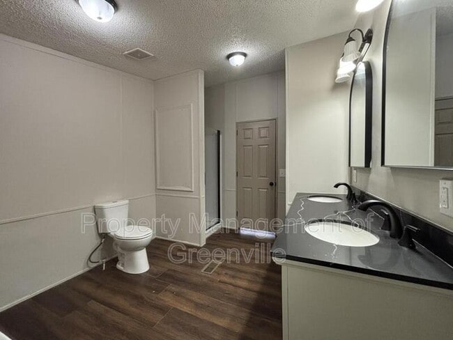 Building Photo - 102 Tifton Ct