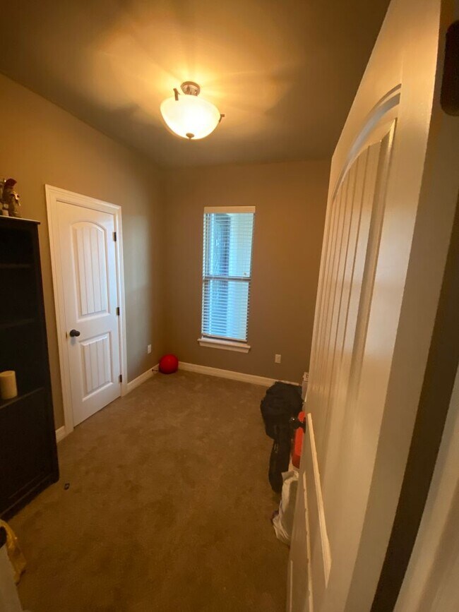 Building Photo - Haughton Home!