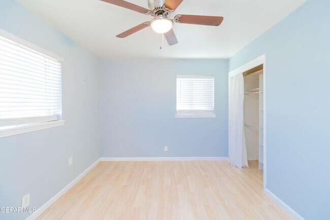 Building Photo - 451 Borrett St
