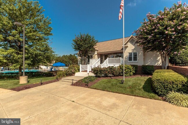 Building Photo - 7014 Gatton Square
