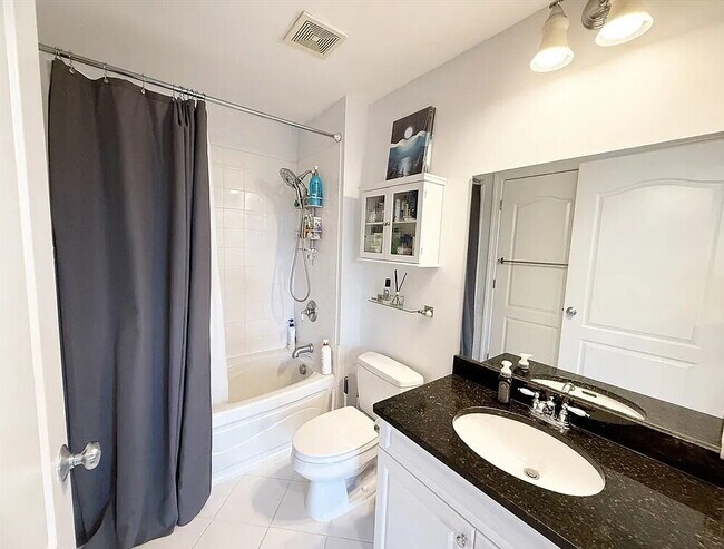 Building Photo - Sophisticated Space Designed for Comfort