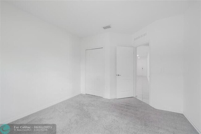 Building Photo - 3537 SW San Benito St