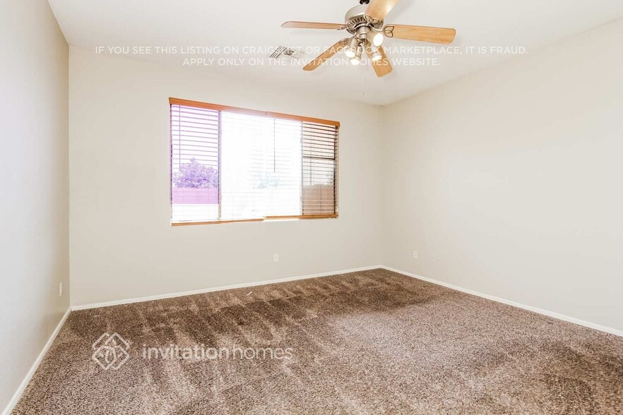 Building Photo - 3213 S 103rd Dr