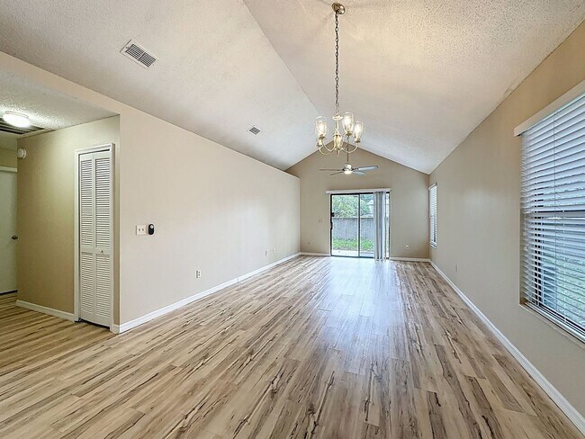 Building Photo - Charming 3 bedroom home in Aloma Bend -Prime Oveido Location